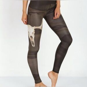 TEEKI Deer Medicine Hot Pant Yoga Leggings size Medium